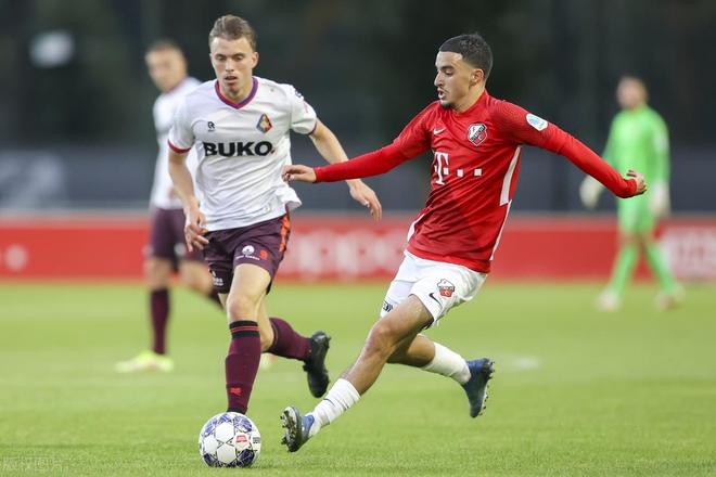 曼城签下巨 曼城签下巨